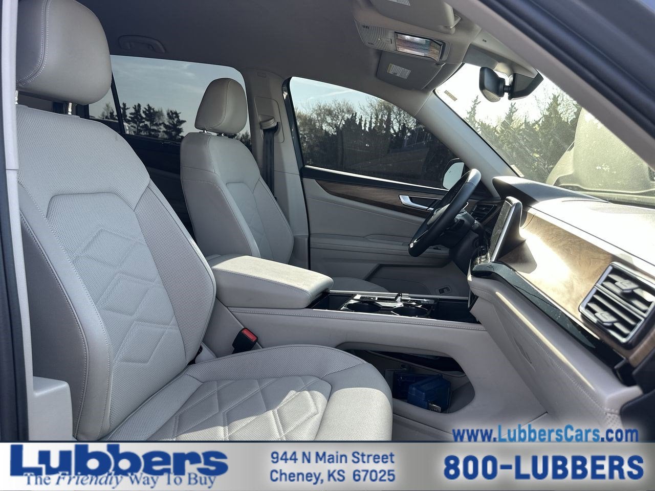 2025 Volkswagen Atlas 2.0T SE w/Technology